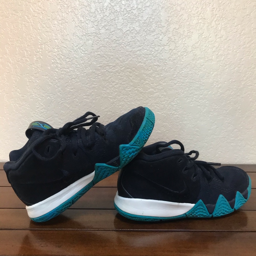 Boys Kyrie Irving SNEAKERS